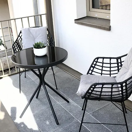 Lightplace • Design • Boxspring • Balkon • 2 Smart Tv •innenstadt شقة