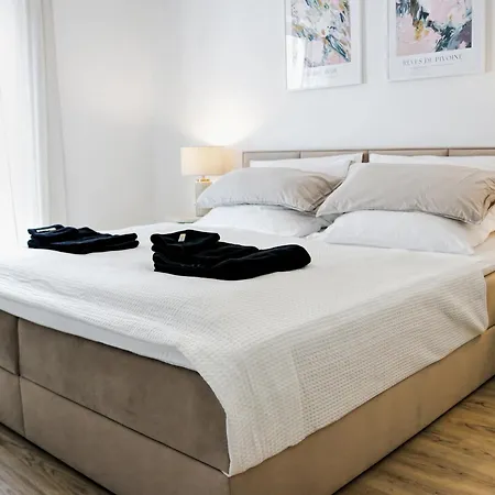 Lightplace • Design • Boxspring • Balkon • 2 Smart Tv •innenstadt *