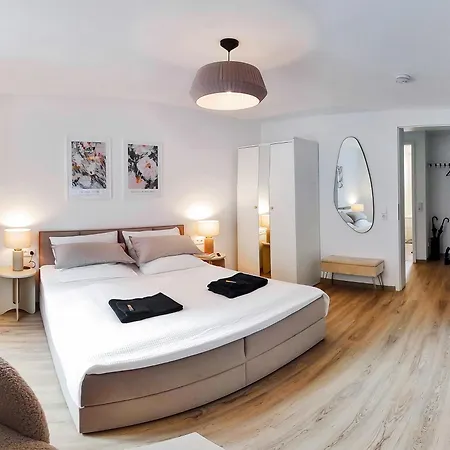 Lightplace • Design • Boxspring • Balkon • 2 Smart Tv •innenstadt Apartament
